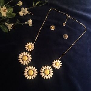 Statement necklace